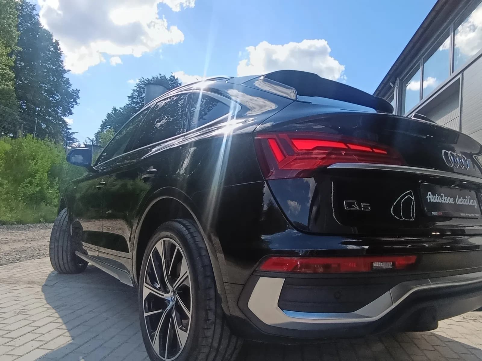 Audi Q5 — Keraminė danga po paruošiamojo poliravimo — hidrofobinis paviršius ir ilgalaikė apsauga.